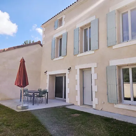 Au Son De L'eau Apartment *