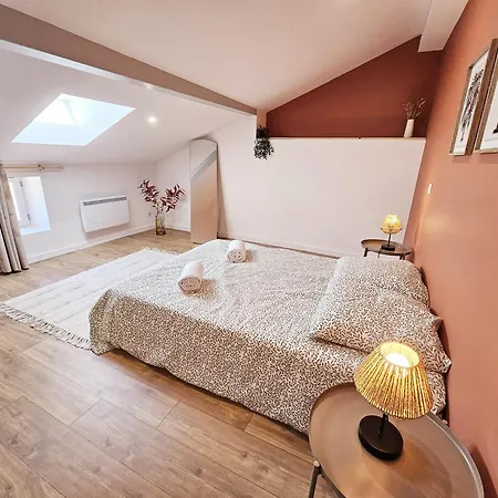 Lägenhet Au Son De L'eau Birac (Charente)